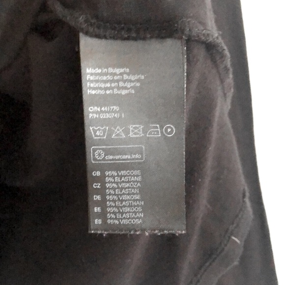 Plain black turtleneck from H&M - Picture 3 of 4